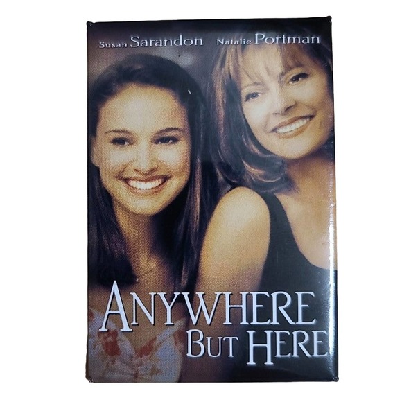 Vintage 1999 movie promo Anywhere But Here pin - Picture 1 of 5